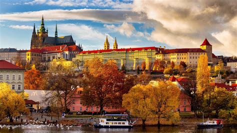 Prague Castle at fall wallpaper - backiee