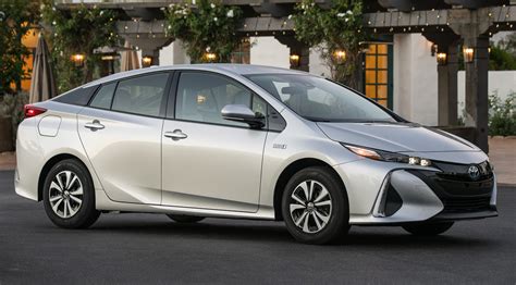 Why you should skip the Toyota Prius for the Prius Prime plug-in hybrid ...