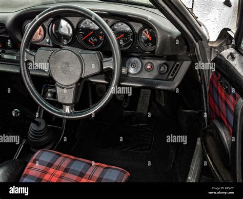 Classic Porsche 911 Interior High Resolution Stock Photography and ...