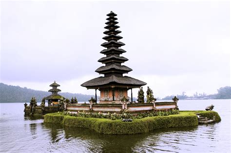 Menggambar Pura Bali Villas - IMAGESEE