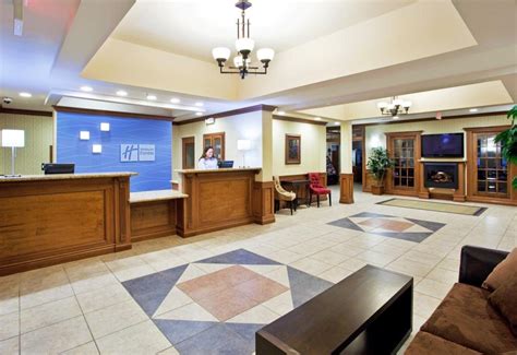 Holiday Inn Express Hotel & Suites Howell in Howell (MI) - Room Deals ...