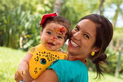 Baby Finger Painting: Tips & Tricks from Set-Up to Clean-Up - La Cooquette