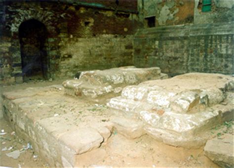 rediff.com Special: Swapna Khanna on the decrepitude of Razia Sultan's tomb