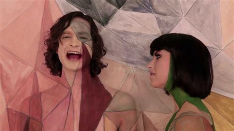 Gotye - Somebody That I Used To Know (feat. Kimbra) - official music video