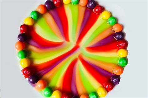 Melting skittles experiment - Rainbow craft