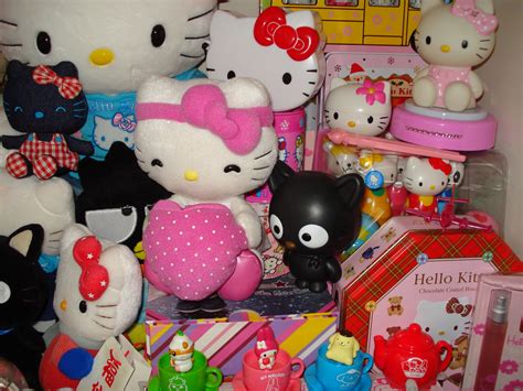 My Pink Hello Kitty World: Hello Kitty Plushes