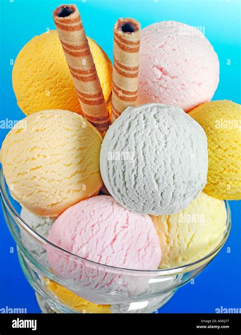 ICE CREAM SUNDAE Stock Photo - Alamy