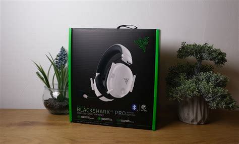 Razer BlackShark V2 Pro Wireless Gaming Headset - White blog.knak.jp