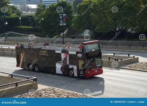 Tour Bus, Downtown Chicago, Illinois Editorial Stock Image - Image of ...