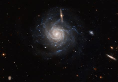 Hubble spotlights barred spiral galaxy UGC 678