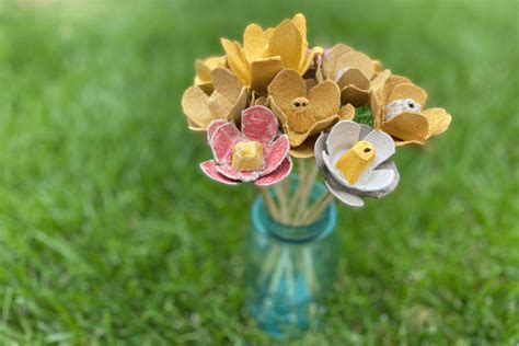 How to Make Pretty Egg Carton Flowers – Thoughtfully Sustainable