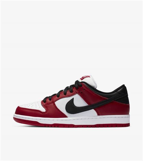 SB Dunk Low Pro 'Chicago' Release Date. Nike SNKRS IN