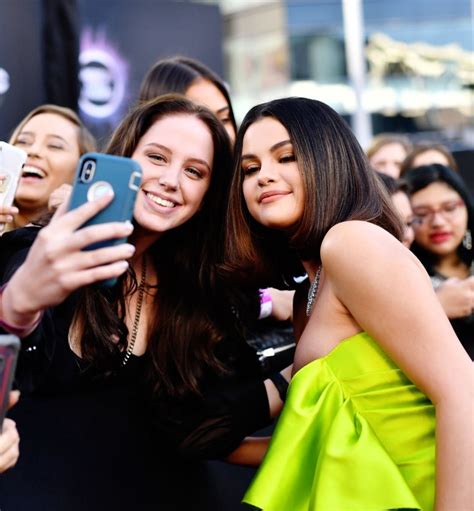 Selena Gomez AMA 2019💚