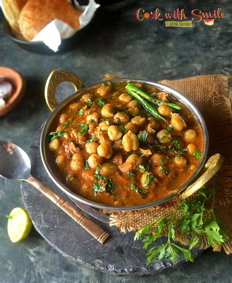 CHANA MASALA / CHOLE RECIPE / PUNJABI CHOLE - Cook with Smile