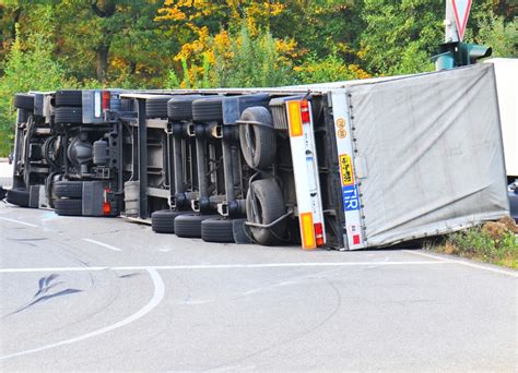 What You Need to Know About Semi Truck Accident Fatalities - Guest & Brady