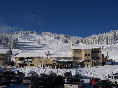 The Historic Lodge & Loft Pub at Lookout Pass Ski Area