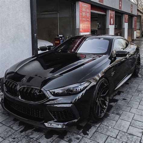 Black Bmw M8