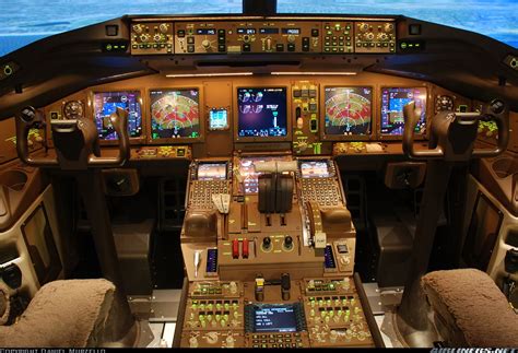 B777 300 Cockpit simulator Boeing 777 300, Flight Simulator Cockpit ...