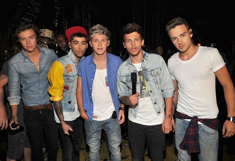 The guys of One Direction hung out backstage before performing at the ...