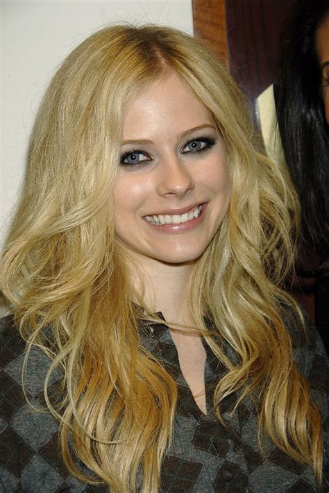 Avril Lavigne - Avril Lavigne Photo (5880849) - Fanpop