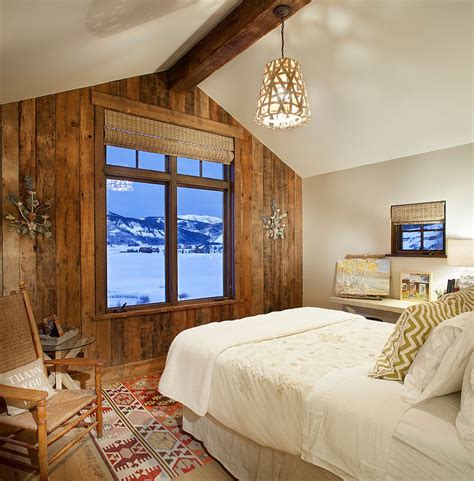 25 Awesome Bedrooms with Reclaimed Wood Walls