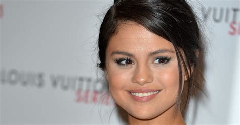 What is lupus? Selena Gomez diagnosis prompts questions - CBS News