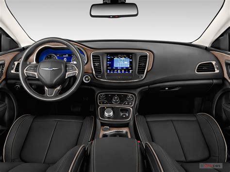 2015 Chrysler 200s Interior