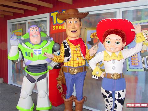 Toy Story Characters: Toy Story 3 Woody Character Guide