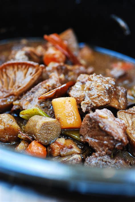 Sataejjim (Slow Cooker Braised Beef Shank) - Korean Bapsang