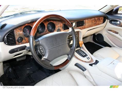 Oatmeal Interior 2001 Jaguar XJ XJR Photo #41477223 | GTCarLot.com