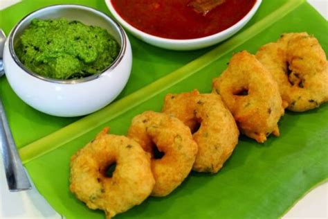 Crispy Medu Vada - Marathi Recipe | Madhura's Recipe