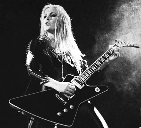 Top 10 Female Guitarists of All Time