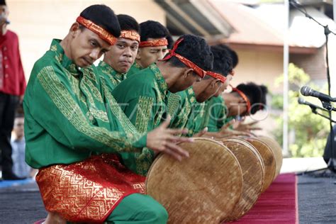 TARIAN TRADISIONAL ACEH RAPAI GELENG | ANTARA Foto