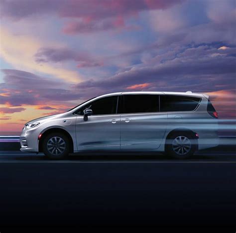 Minivans, Hybrid Minivans & The 300 | Chrysler Official Site