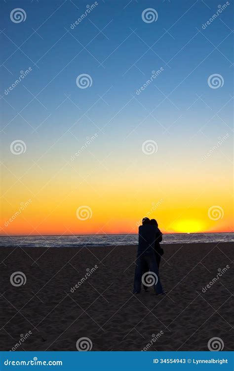 Lovers Watch The Sunset At Venice Beach, CA Stock Photos - Image: 34554943