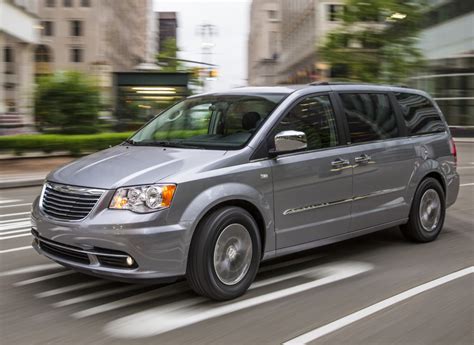 Five 8-Passenger Minivans To Pile Into In 2014 | VehicleMix.com