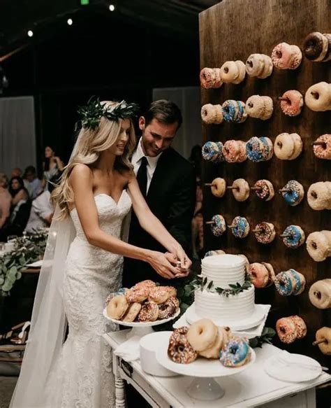 25 Wedding Donut Walls As The Hottest Catering Trend - Weddingomania