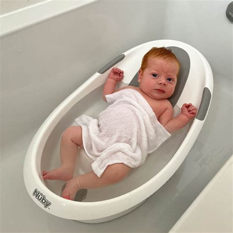 Newborn Baby Bath | Bath Time & Baby Healthcare | Nuby UK