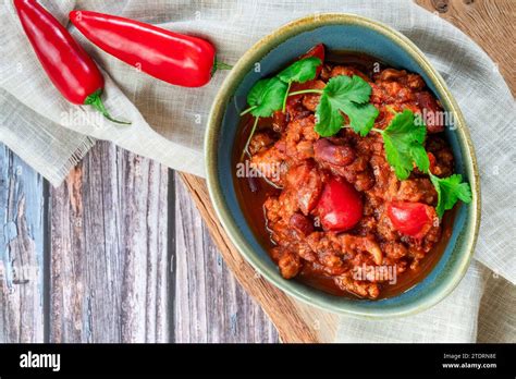 Vegetarian chili con carne with quorn mince Stock Photo - Alamy