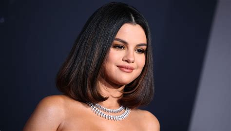 Selena Gomez Debuts New Thigh Tattoo at AMAs 2019! | Selena Gomez ...