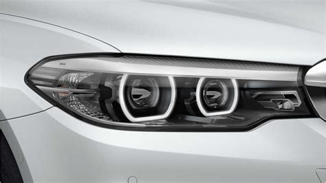 GUIDE: The Different BMW Headlights Technologies Explained