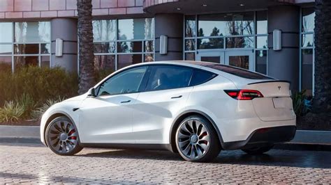 Presented the cheapest Tesla Model Y - Phonemantra