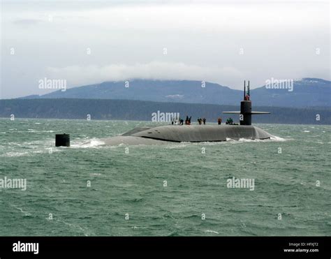 ABOARD USS OHIO AT SEA (Jan. 29, 2006) - USS Ohio (SSGN 726) stops for ...