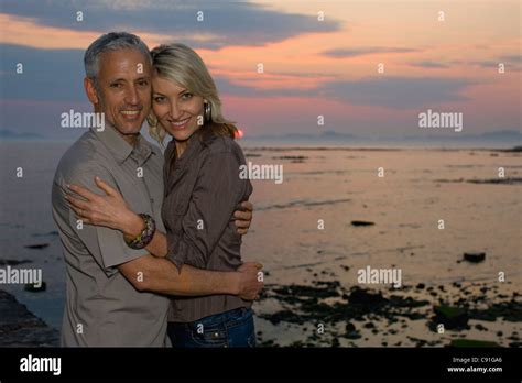 Couple hugging at sunset Stock Photo - Alamy