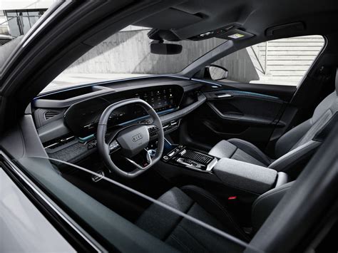 How the interior of the Audi Q6 e-tron applies the brand’s new design ...