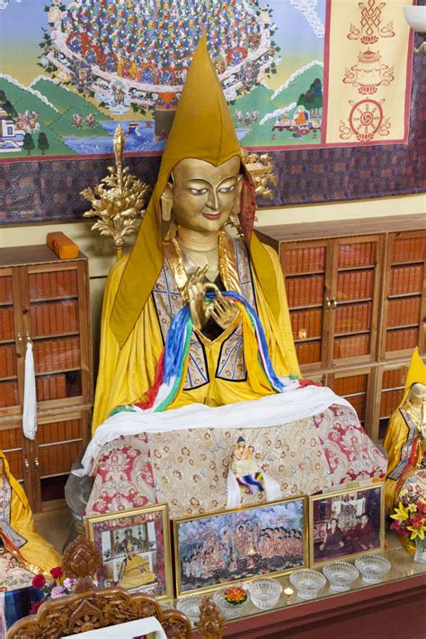 Lama Tsongkhapa Statue « Tushita Meditation Center