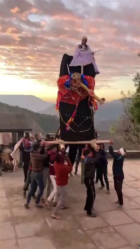 folk dance of Uttarakhand culture | Temple photography, Cool pictures ...