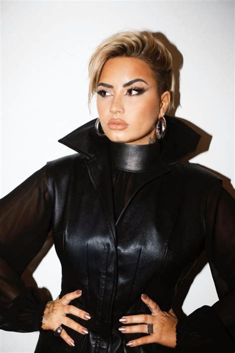 Demi Lovato Goes Blonde — and Punk! — With A Bold New Hair Look ...