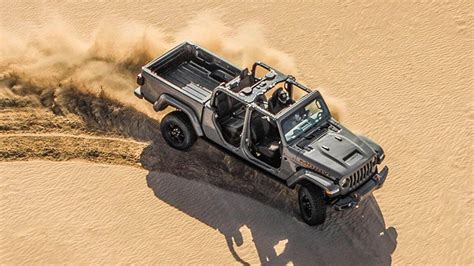 Off-Road Machine: Discover the Rugged 2021 Jeep Gladiator - Charbonneau ...