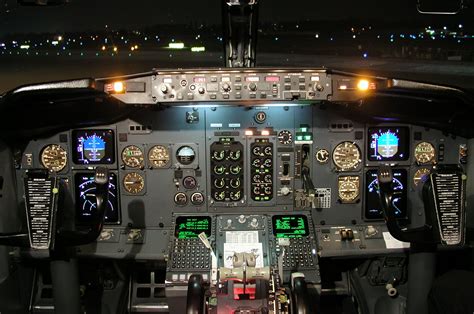 Boeing 737-300 cockpit, Geneva